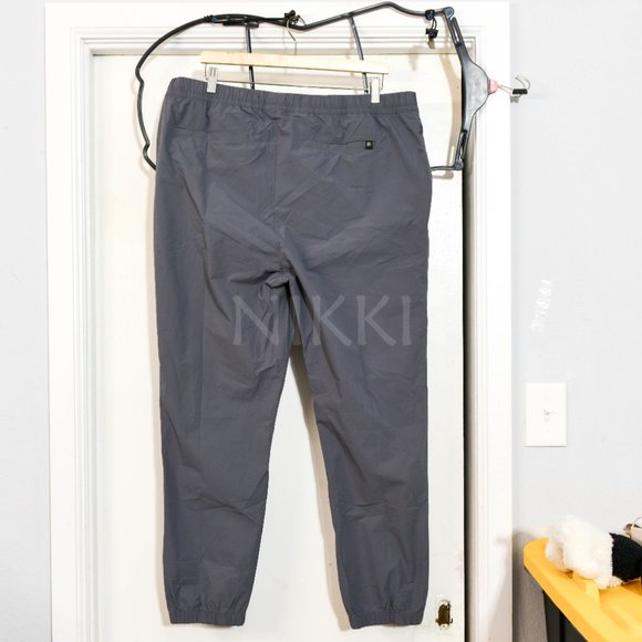 brand new Banana Republic Men's Tech Jogger in gray  without tags - Picture 5 of 5